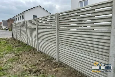 Betonzaun Lamellen Offen – Beispielbild
